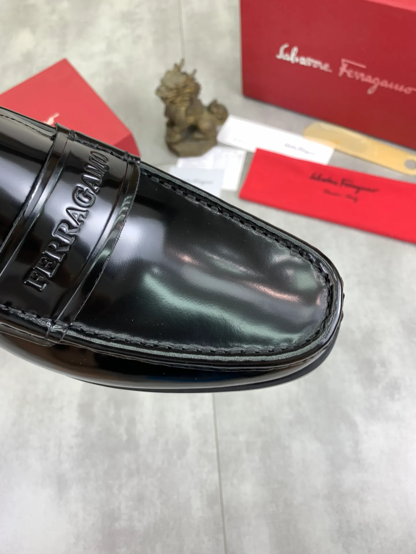 Men's Men's Shoes 💰P460💰[New Style] Water-dyed Niuli 🆘[Salvatore Ferragamo] Ferragamo's latest casual business leather shoes for men! Available at counters simultaneously! The fabric is made of specially imported original calfskin, and the interior is made of imported water-dyed cowhide. It is absolutely luxurious and leads the fashion trend. Matching code: 38-45; 3⃣️ colors available